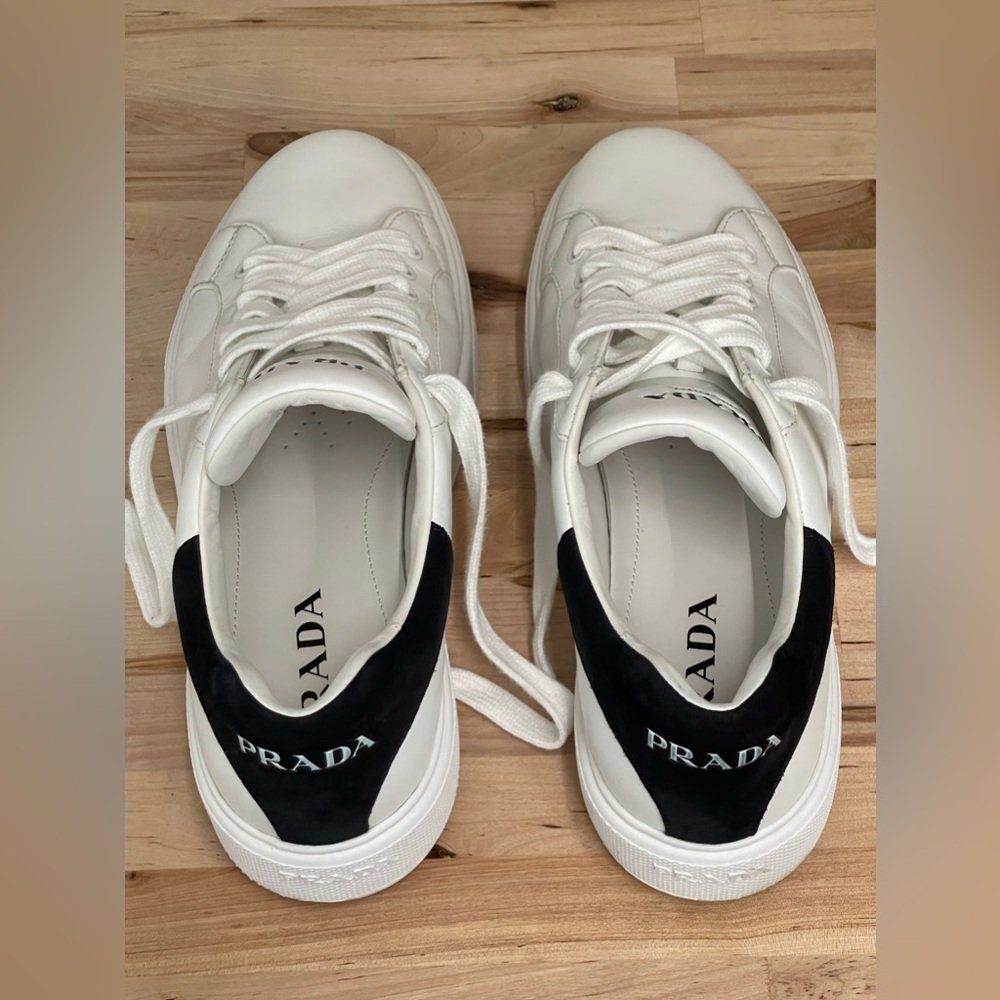 Prada 9/10